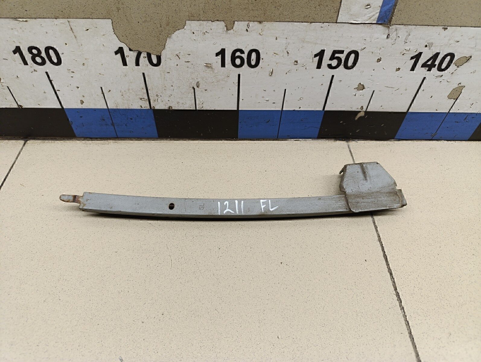 Направляющая стекла двери TOYOTA Avensis III 2009>