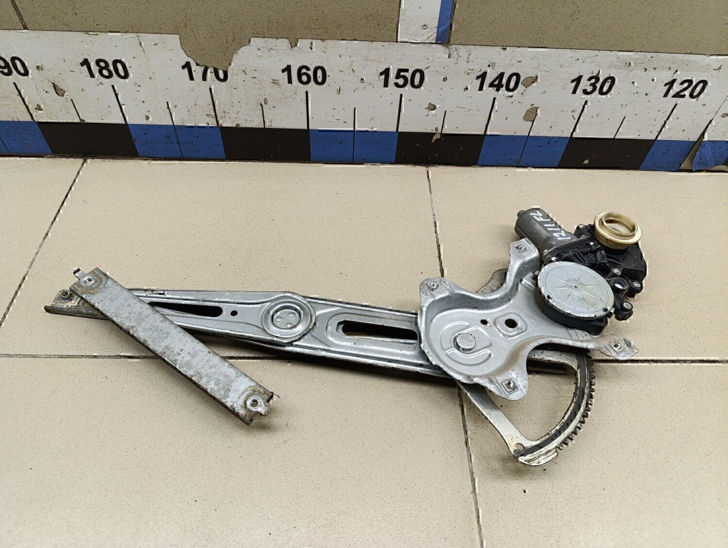 Стеклоподъемник электр. передний левый TOYOTA Avensis III 2009>