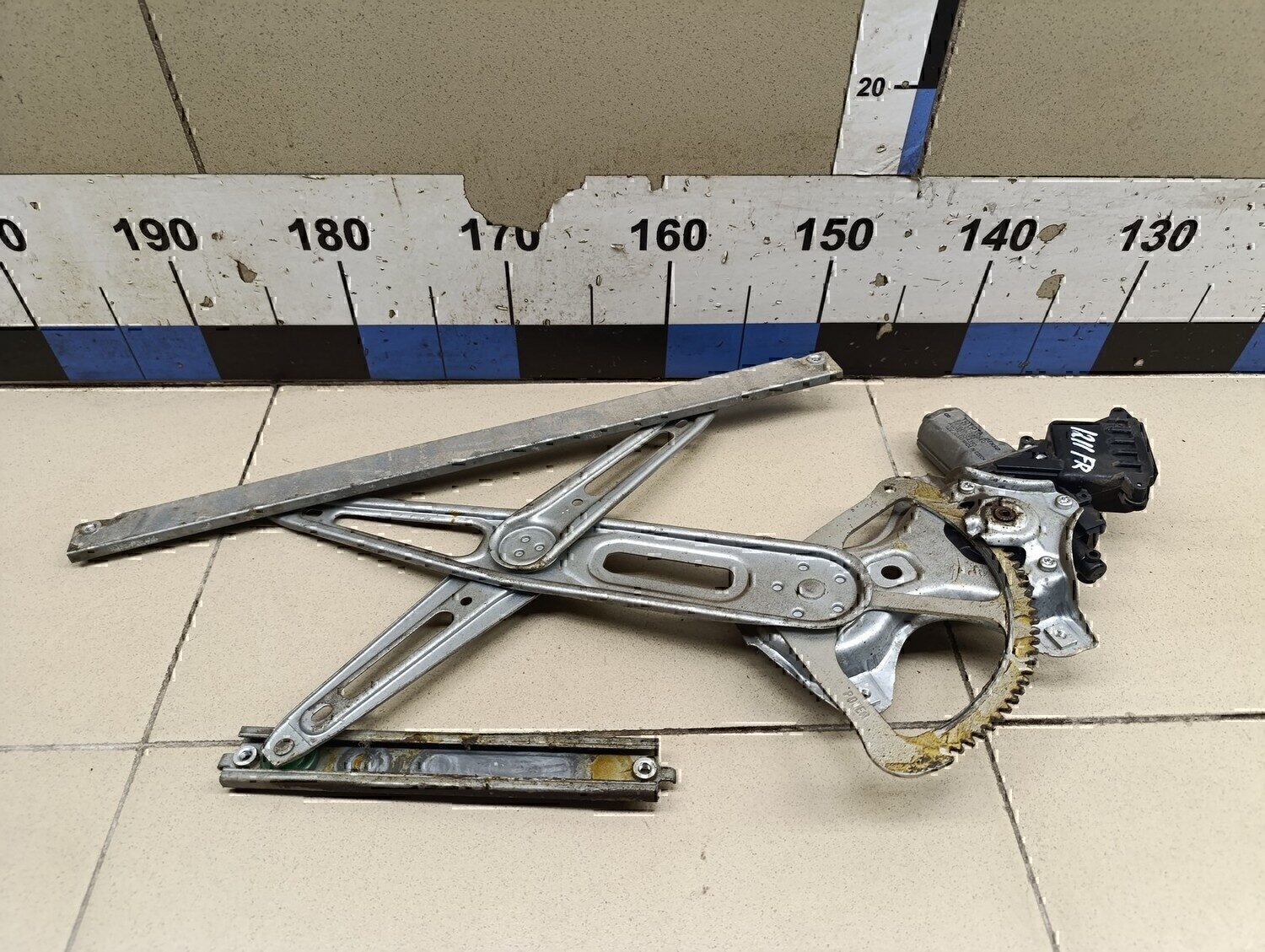 Стеклоподъемник электр. передний правый TOYOTA Avensis III 2009>