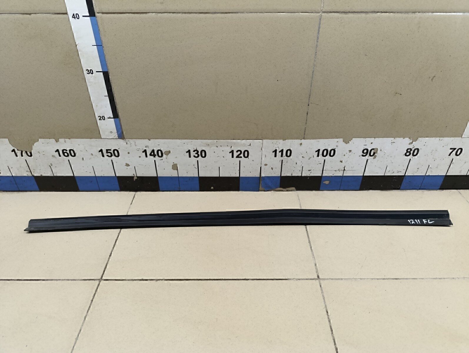 Уплотнитель двери TOYOTA Avensis III 2009>