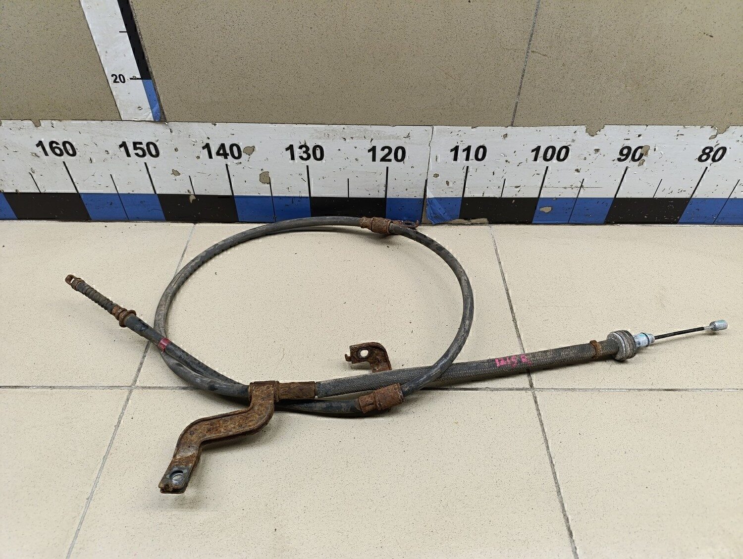 Трос стояночного тормоза правый HYUNDAI Solaris 2010-2017