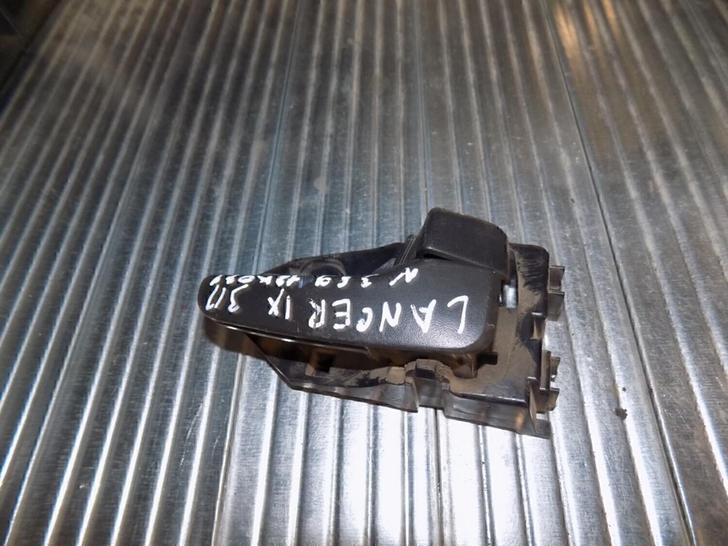 Ручка двери внутренняя правая MITSUBISHI Lancer (CS/Classic) 2003-2006