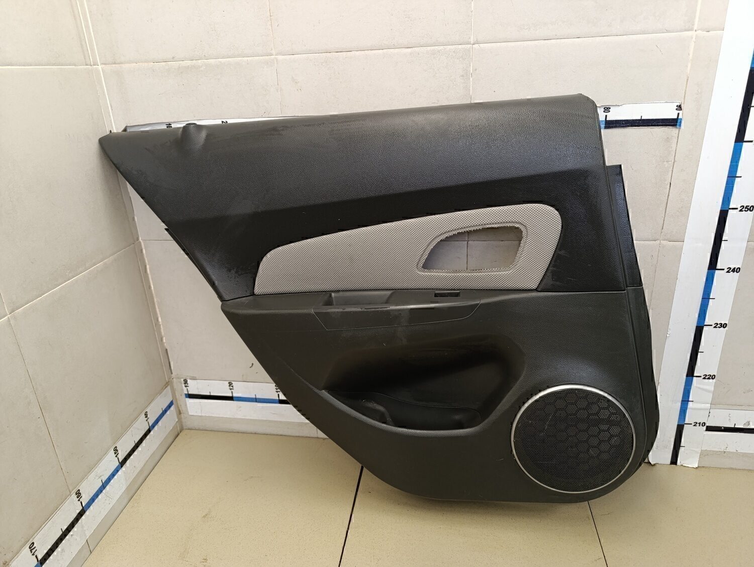 Обшивка двери задней левой Chevrolet Cruze 2009-2016