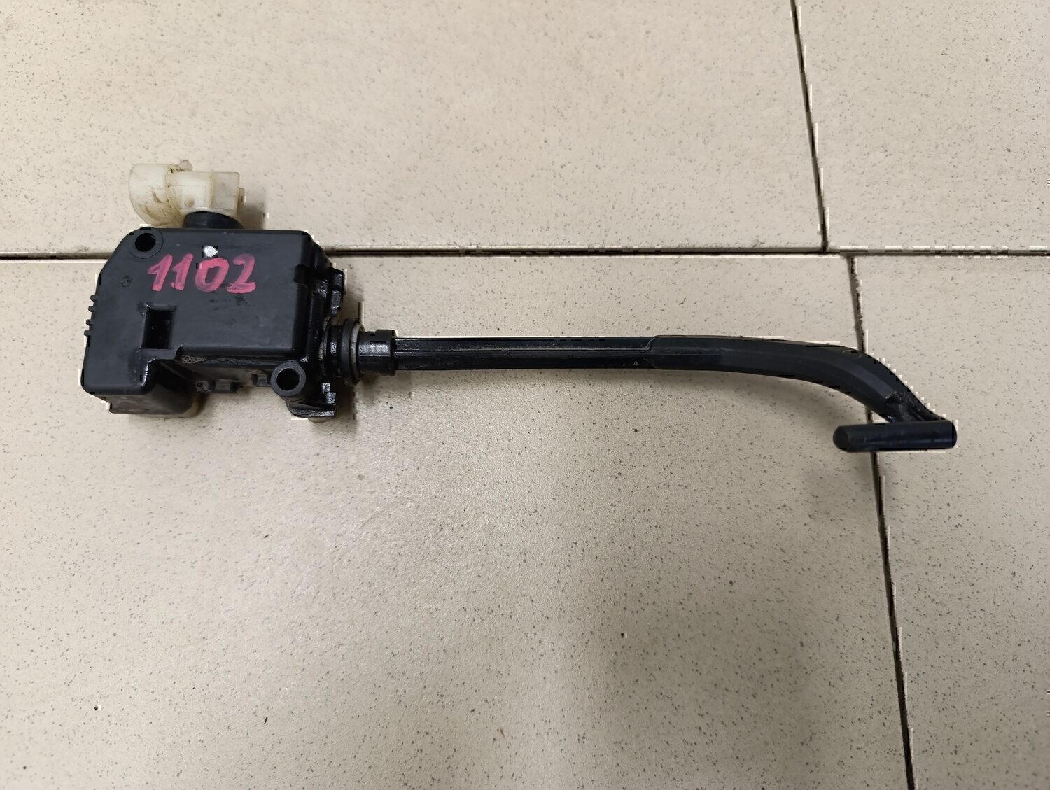 Активатор замка крышки бензобака Chevrolet Cruze 2009-2016