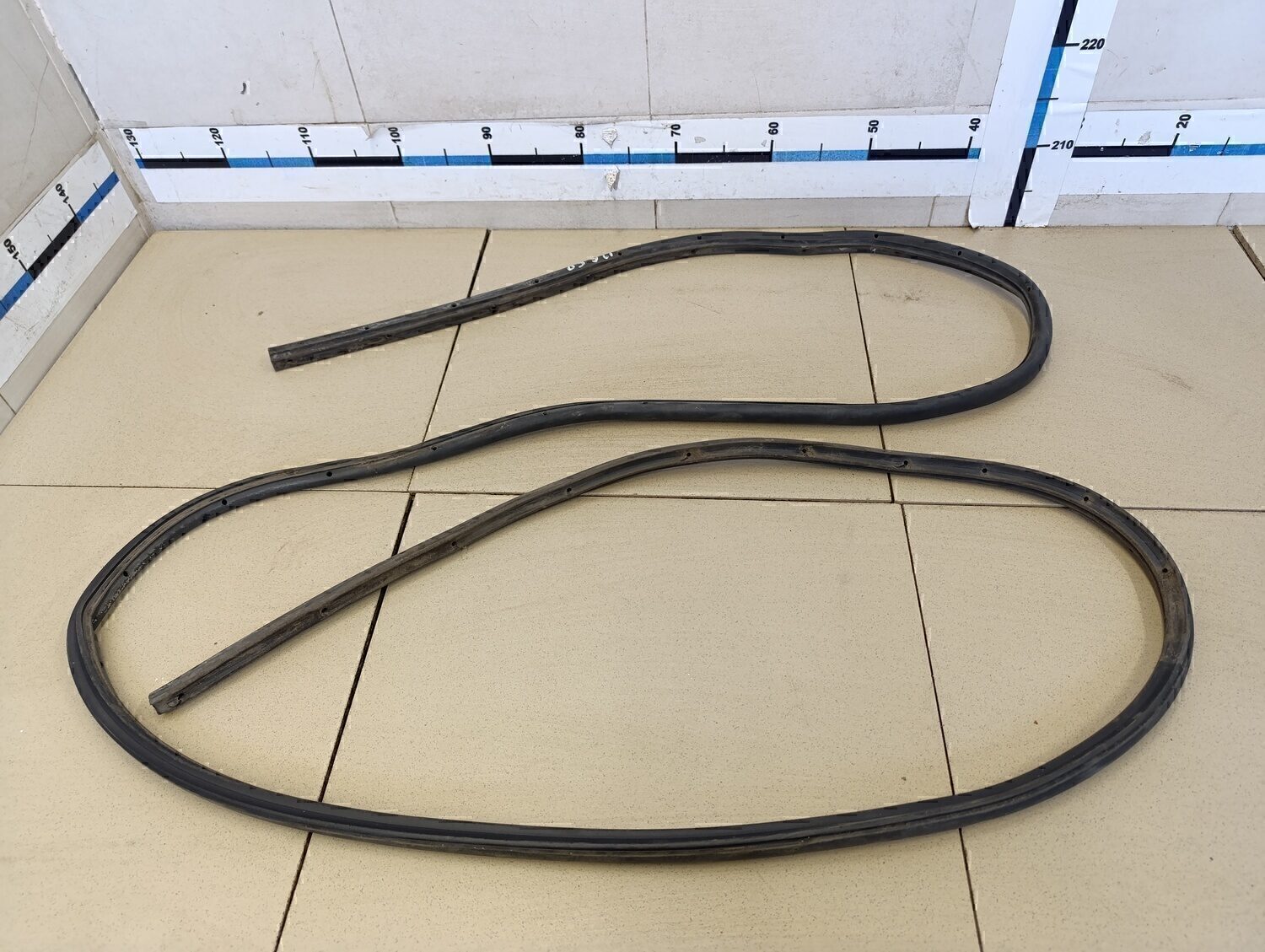 Уплотнитель двери FORD Focus II 2005-2008