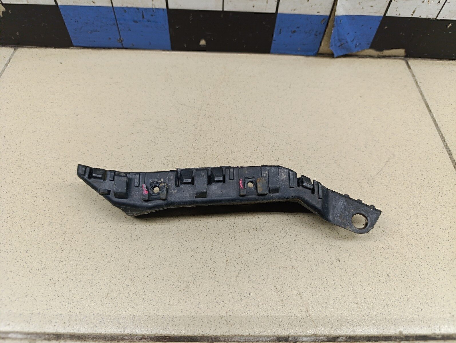 Направляющая переднего бампера правая HYUNDAI Elantra 2011-2016