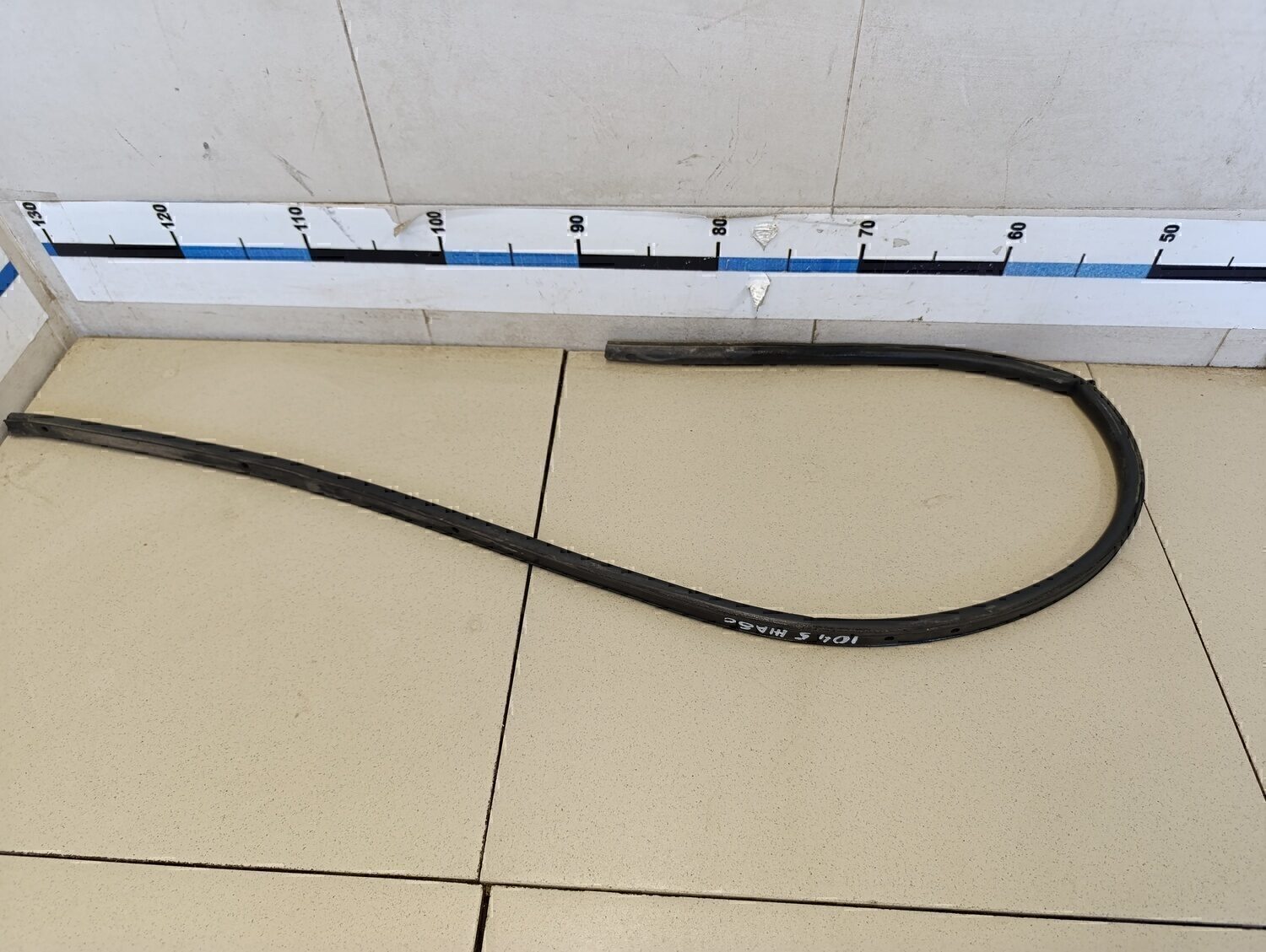 Уплотнитель (наружный) TOYOTA Corolla E12 2001-2006