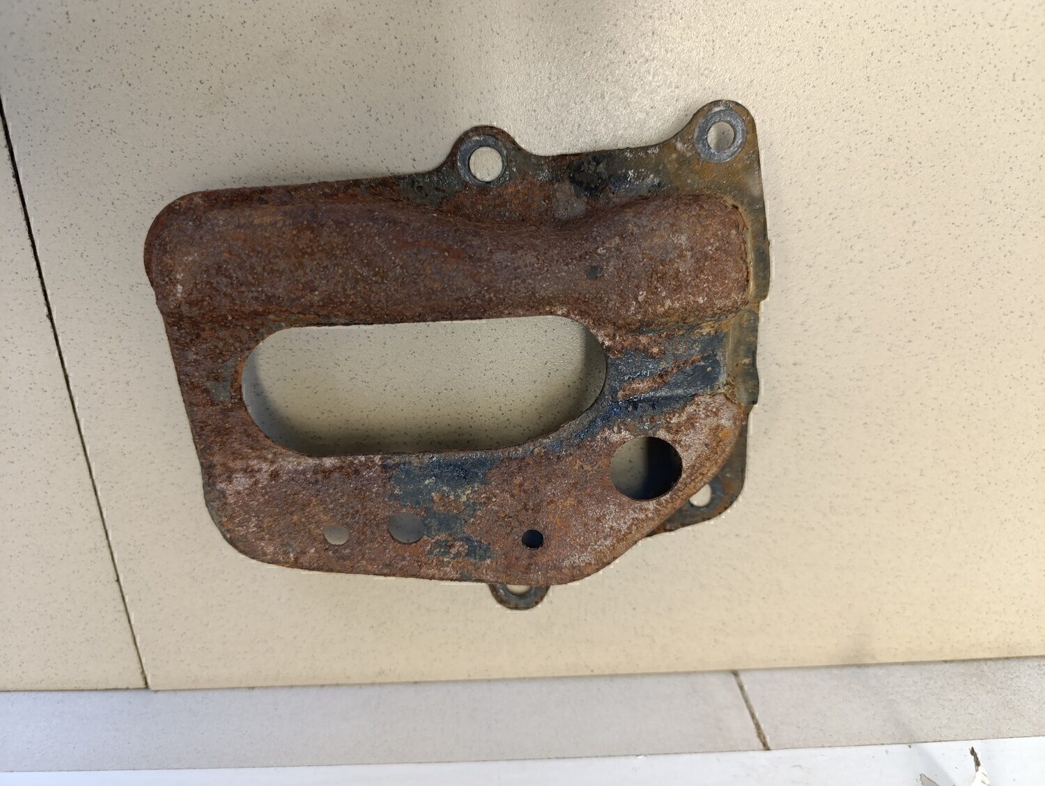 Крепление АКБ (корпус/подставка) TOYOTA Corolla E12 2001-2006