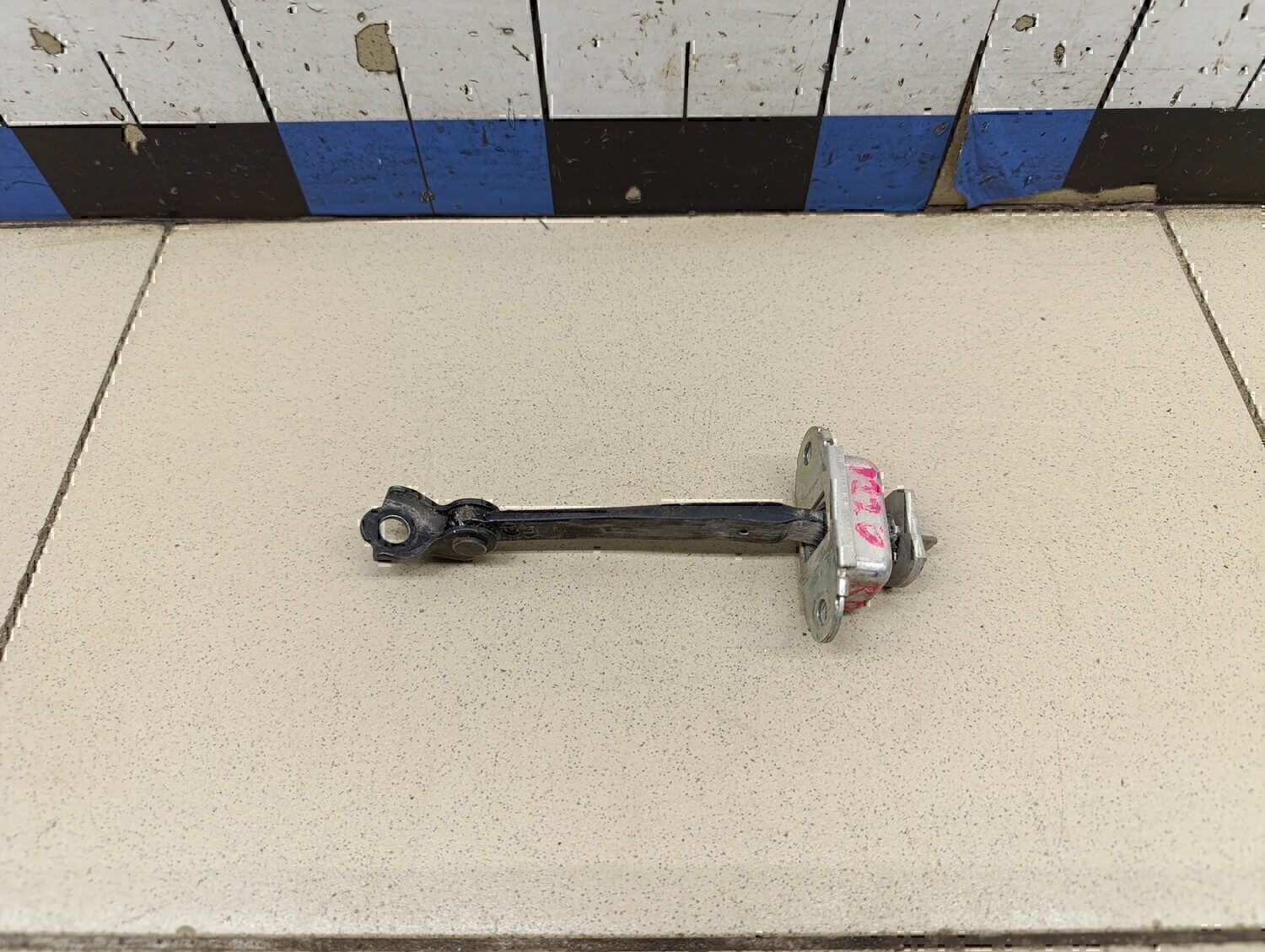 Ограничитель двери NISSAN Note (E11) 2006-2013