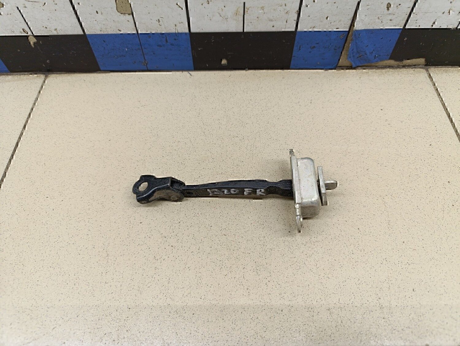 Ограничитель двери NISSAN Note (E11) 2006-2013