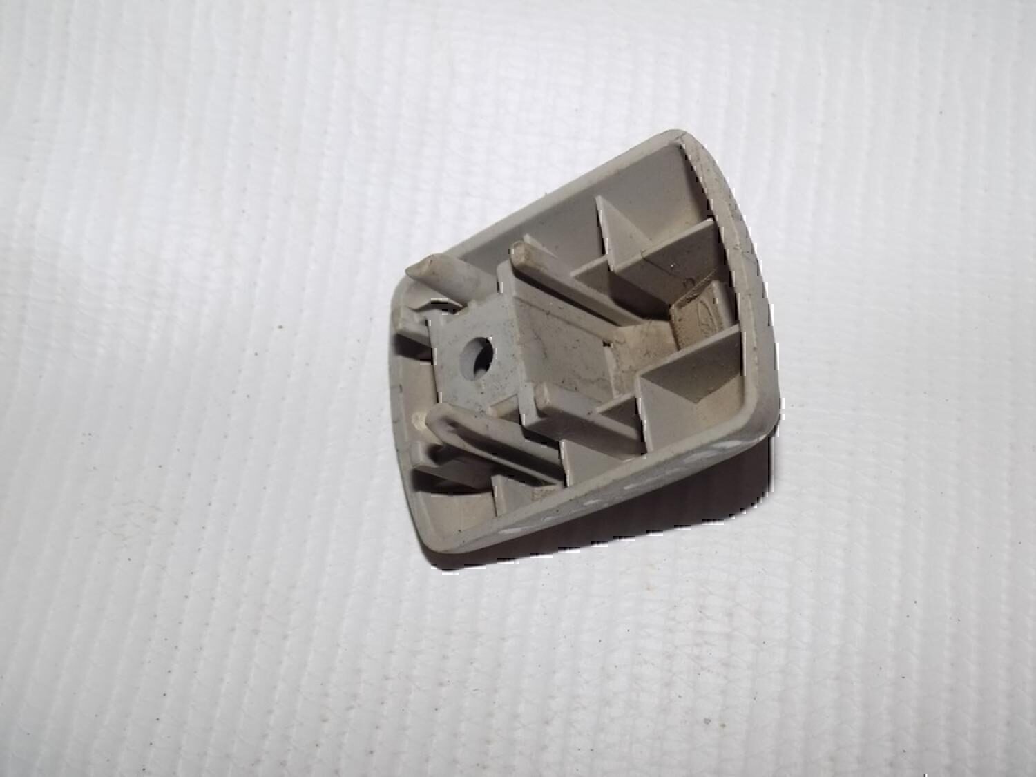 Крючок солнцезащитного козырька FORD Focus II 2005-2008