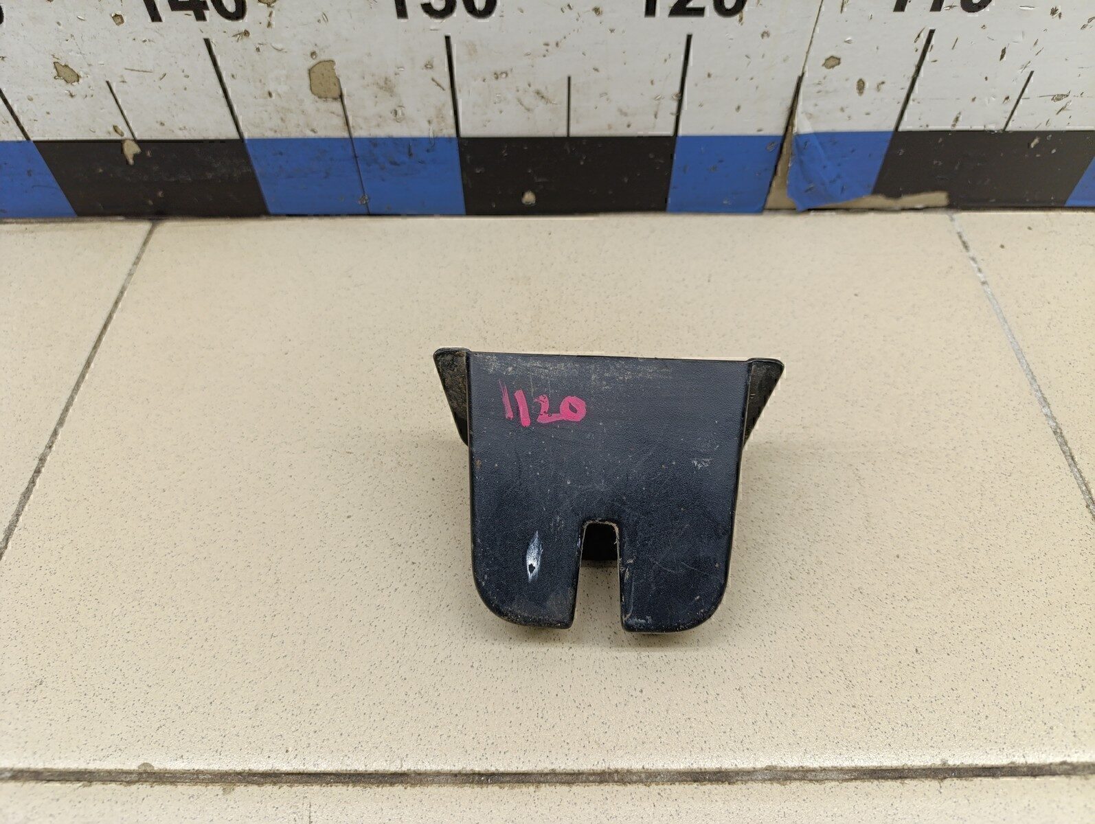 Кожух замка багажника VW Jetta 2011>