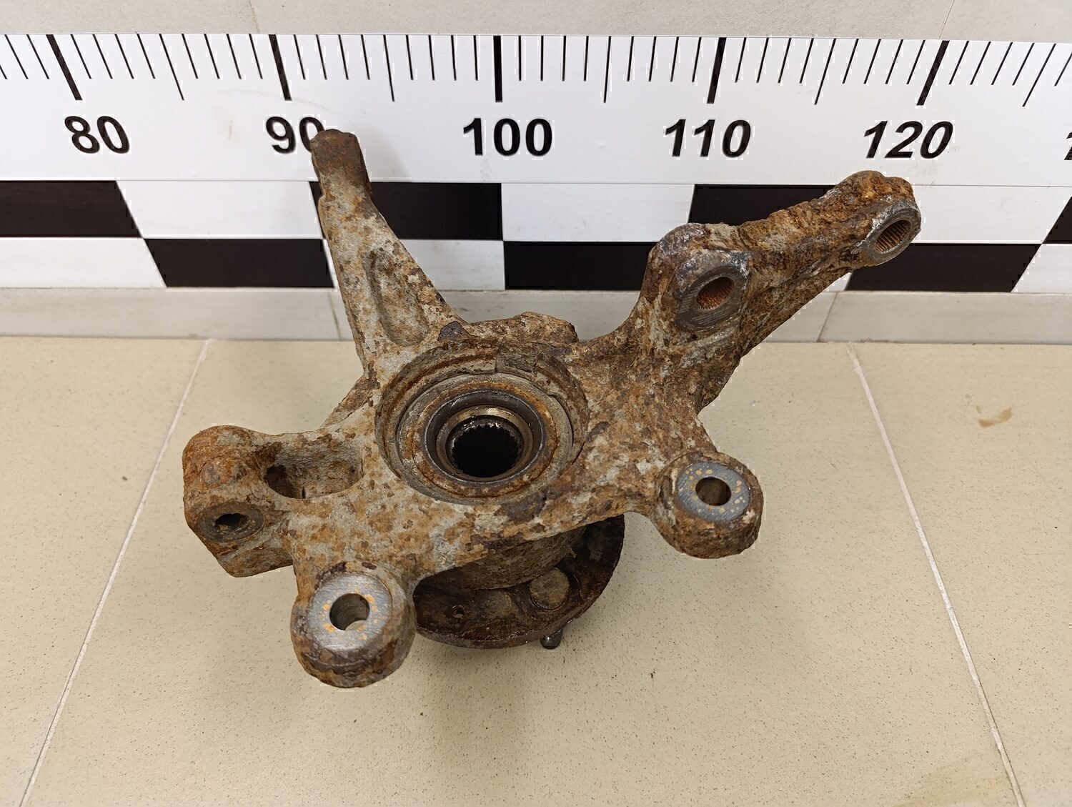 Кулак поворотный передний левый Chevrolet Cobalt 2011-2015