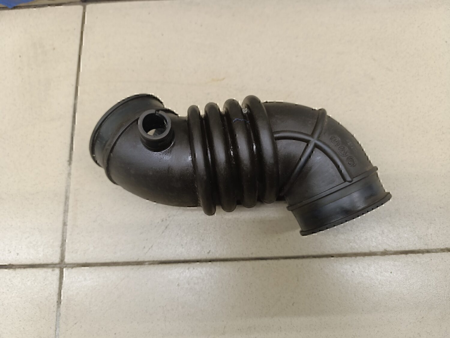 Патрубок воздушного фильтра LIFAN X60 2012>