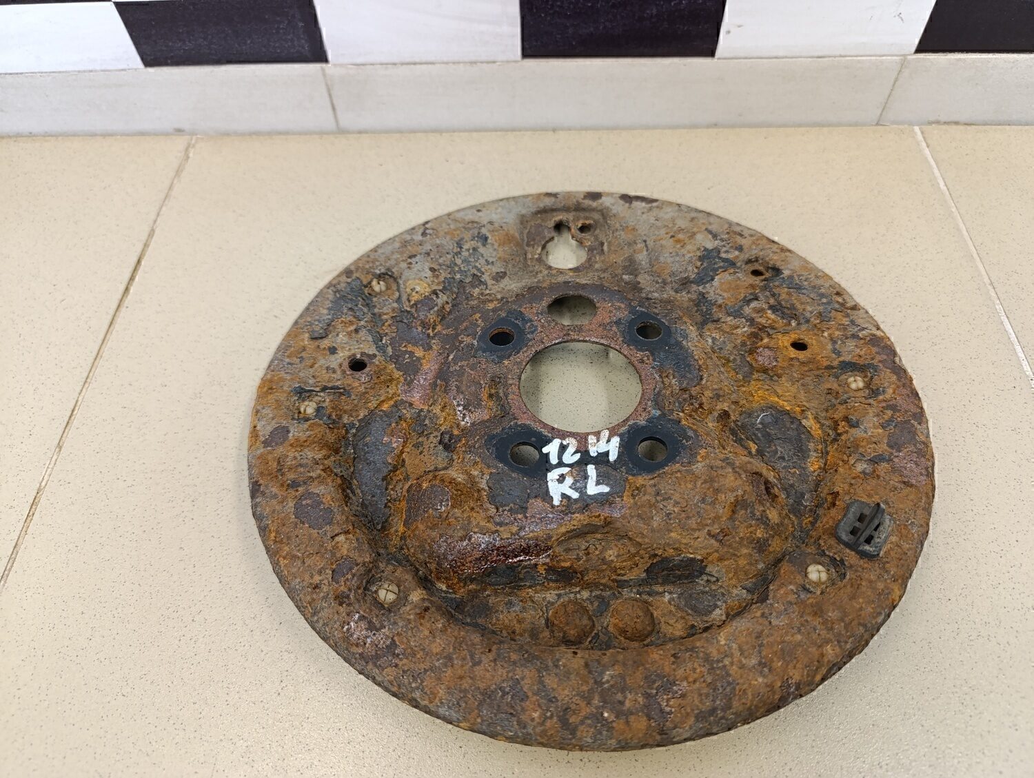 Щит опорный задний левый SKODA Octavia (A4 1U-) 2000-2011