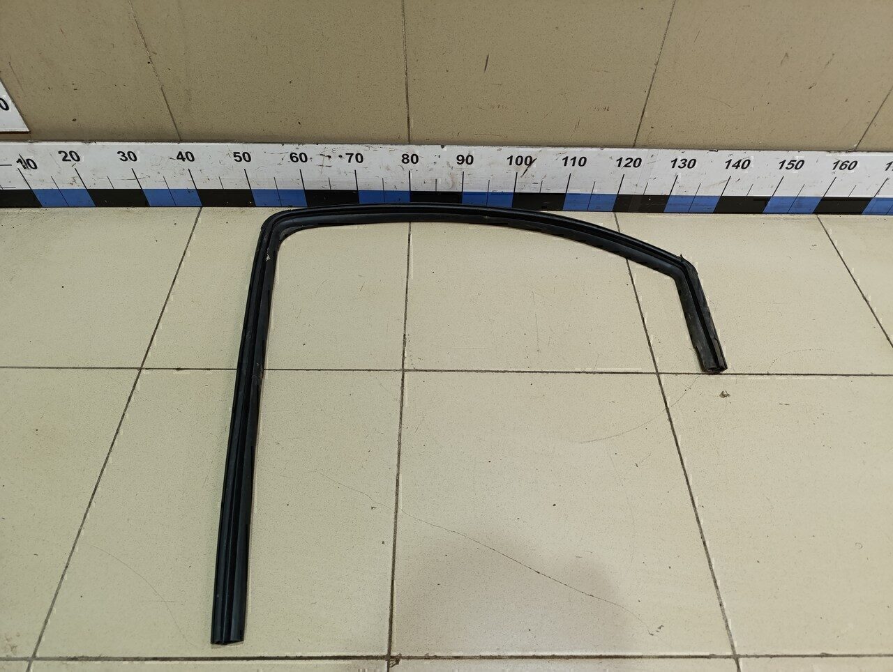 Уплотнитель стекла двери Chevrolet Cobalt 2011-2015