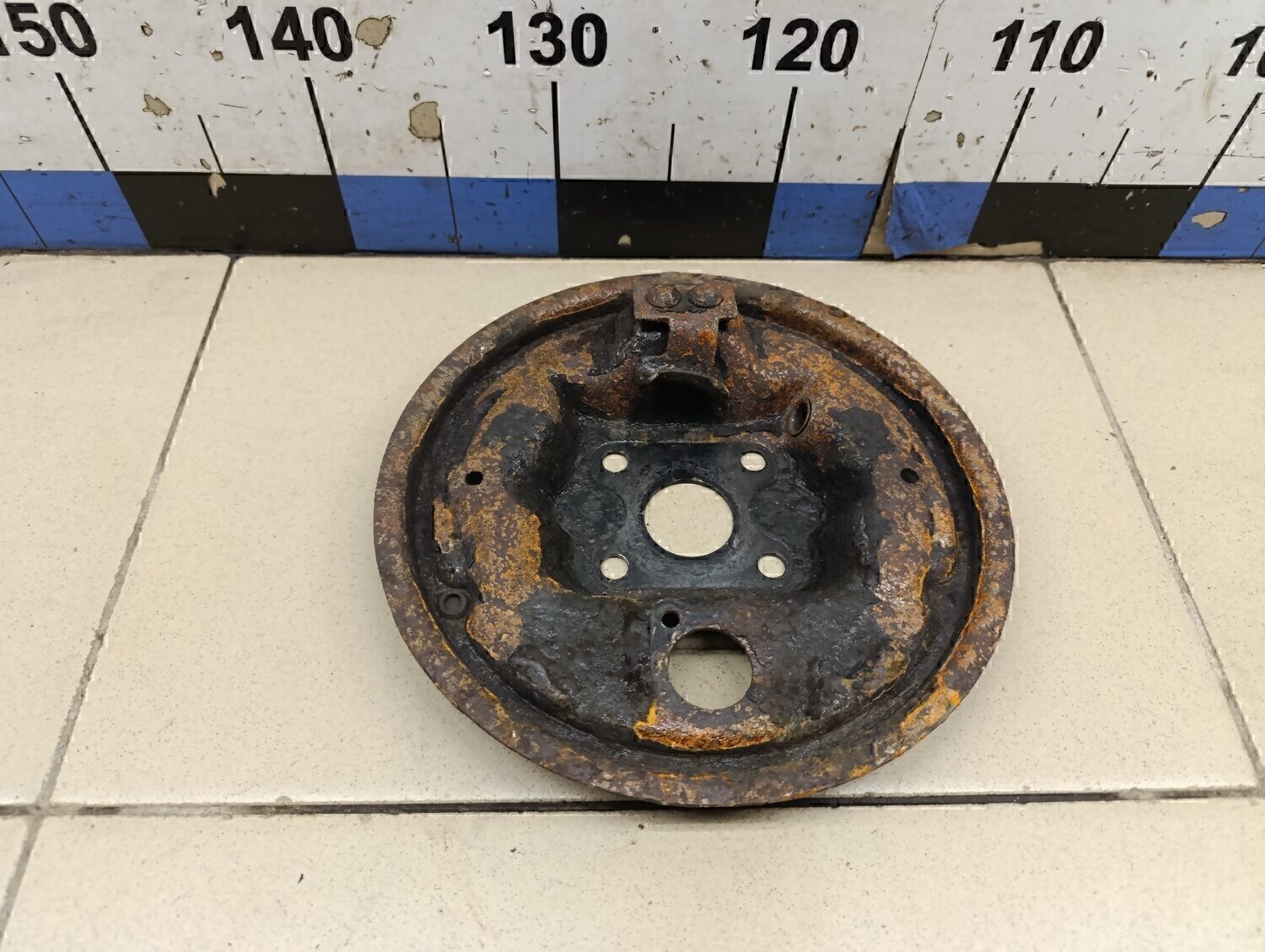 Щит опорный задний левый Chevrolet Aveo (T200) 2003-2008