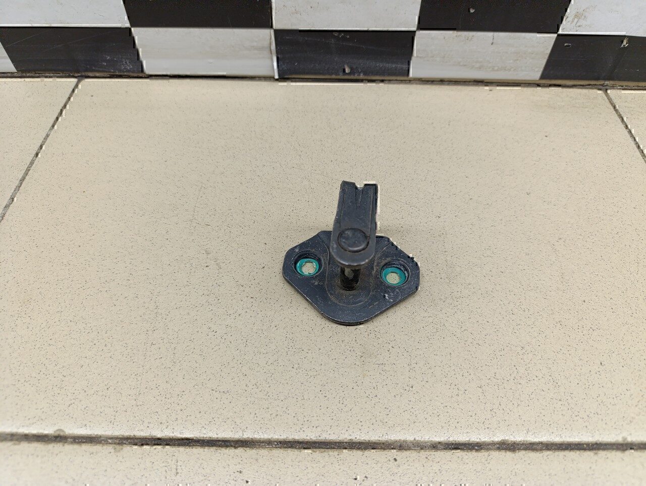 Ответная часть замка двери VW Transporter T5 2003-2015