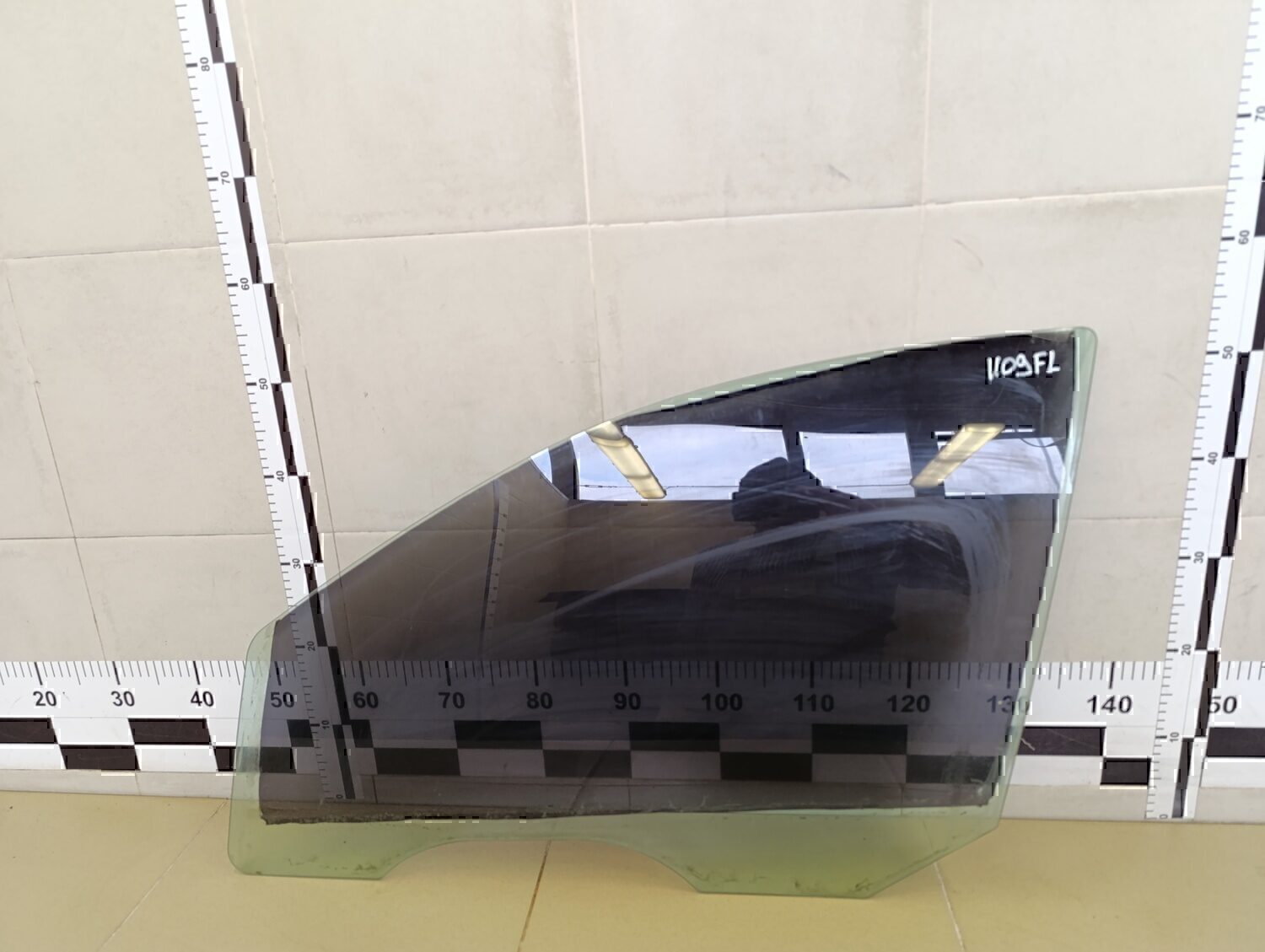 Стекло двери передней левой FORD Focus I 1998-2004