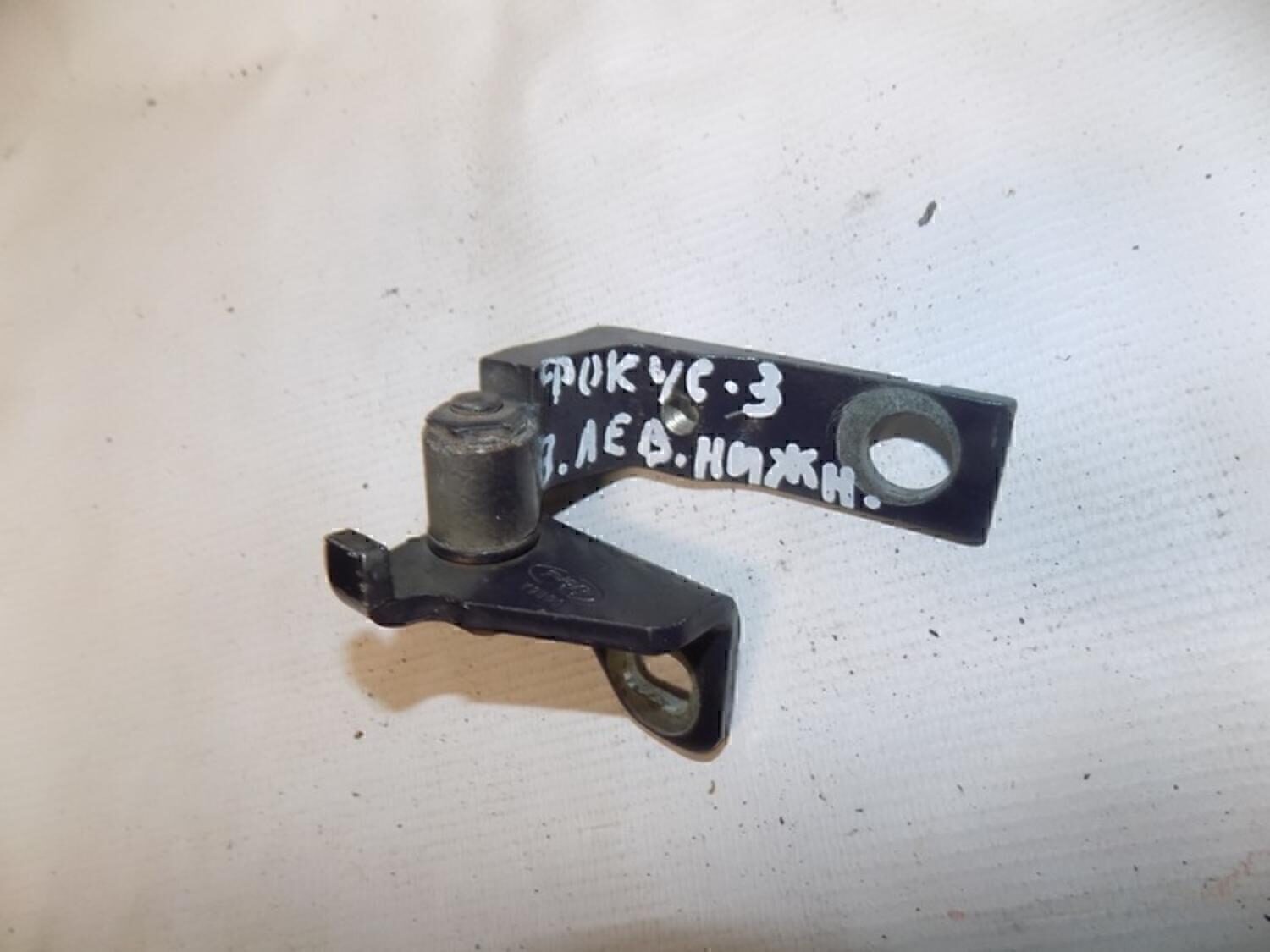 Петля двери задней левой нижняя FORD Focus III 2011>