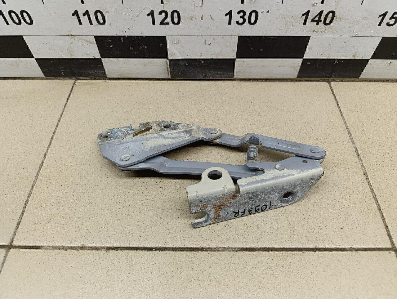 Петля капота правая VW Golf V Plus 2005-2014