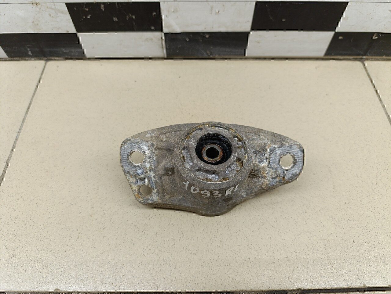 Опора заднего амортизатора Audi Passat [B6] 2005-2010