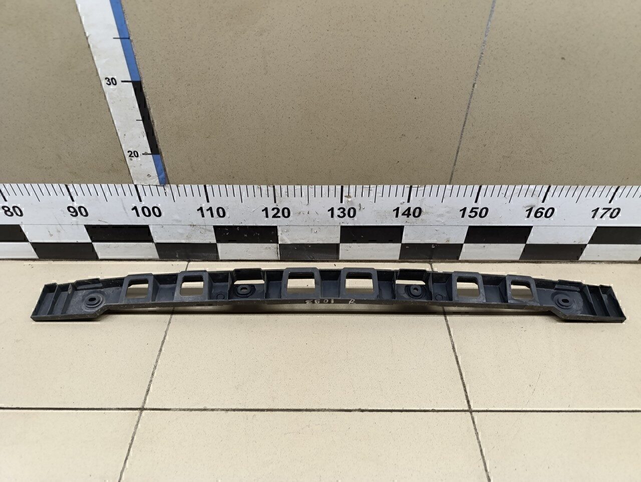 Направляющая заднего бампера VW Golf V Plus 2005-2014