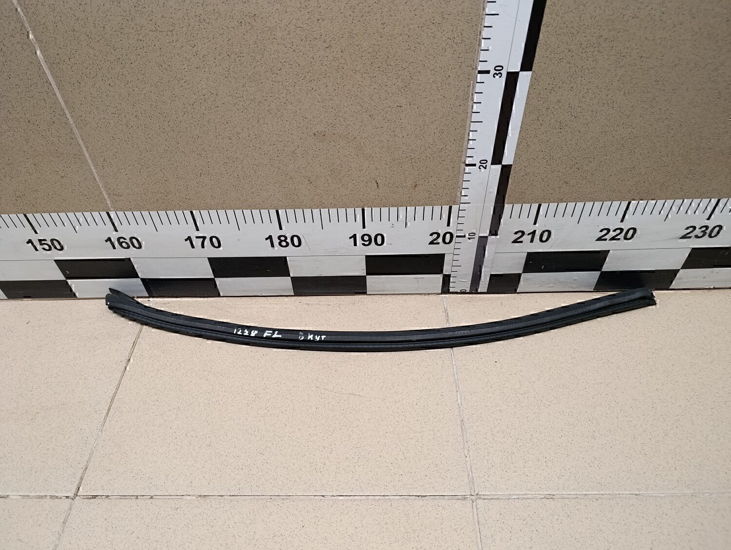 Уплотнитель (внутри) Audi A4 [B8] 2007-2015