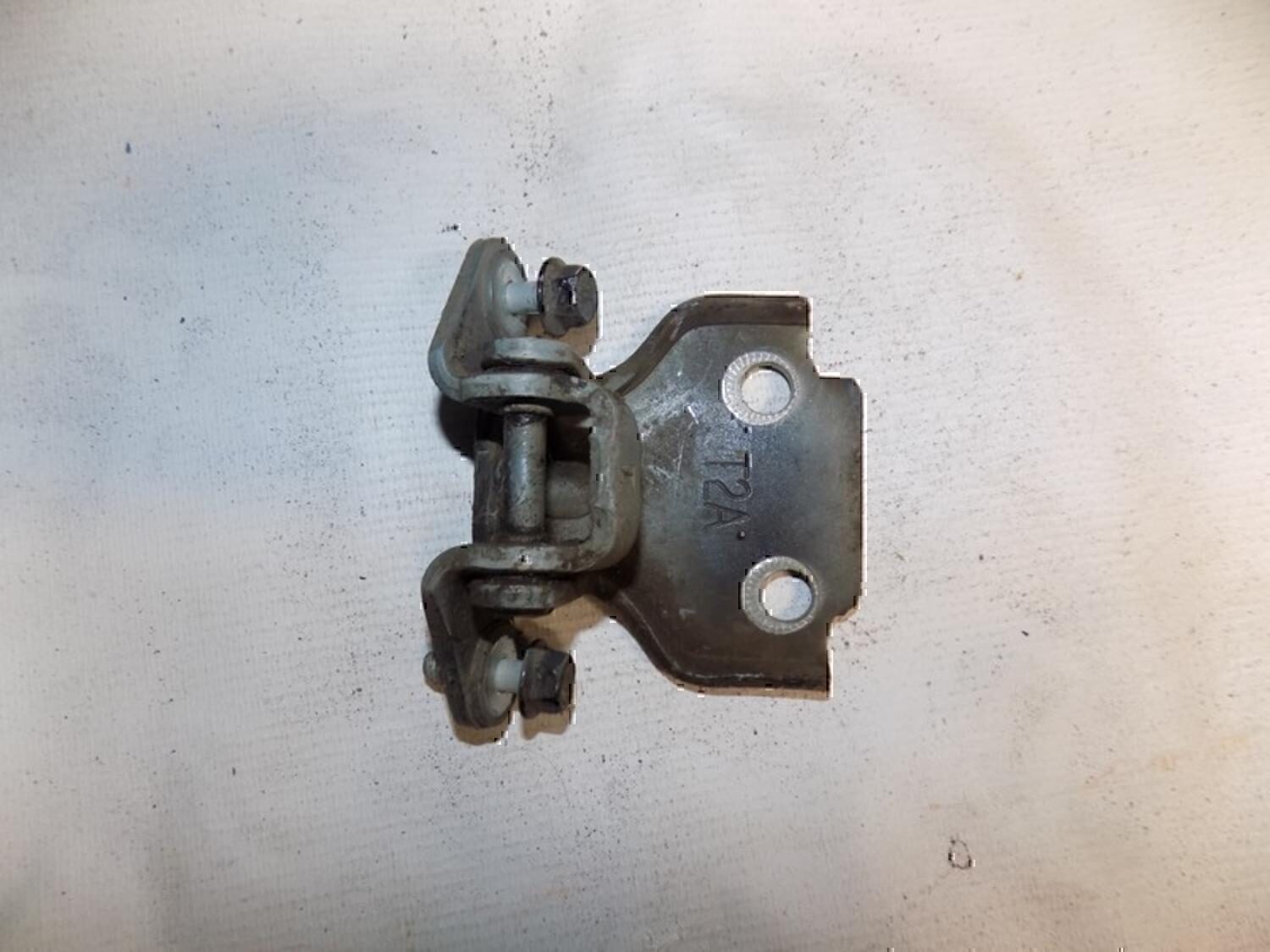 Петля двери передней правой верхняя Chevrolet Lanos 2004-2010