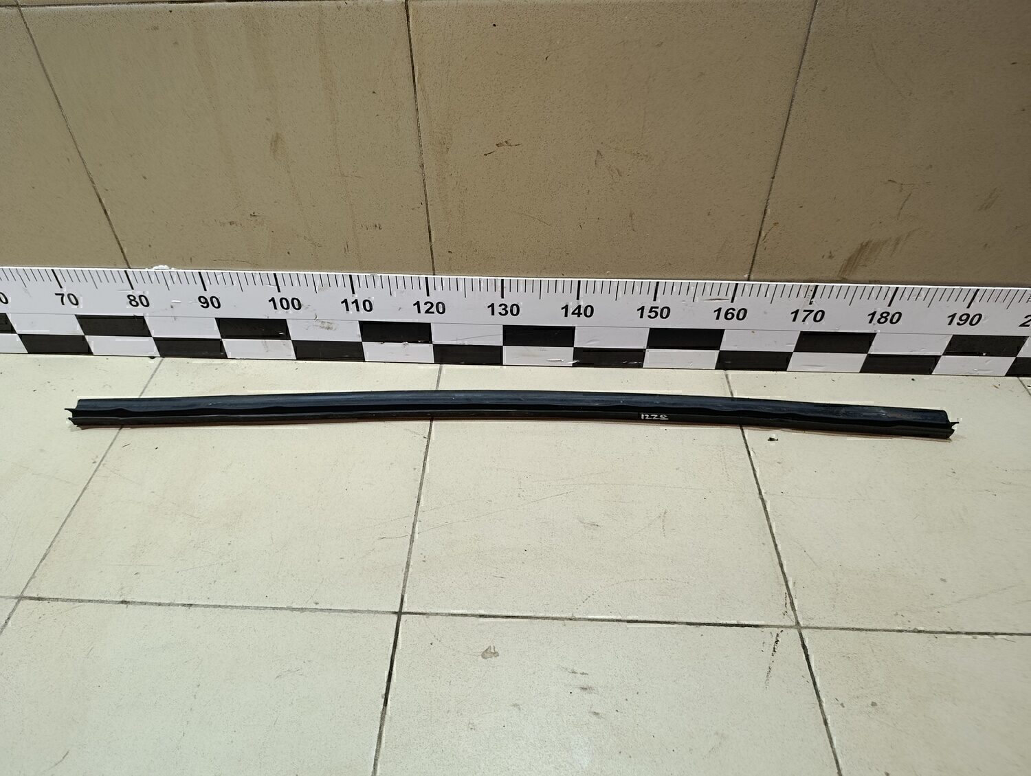 Уплотнитель (внутри) Audi A4 [B8] 2007-2015