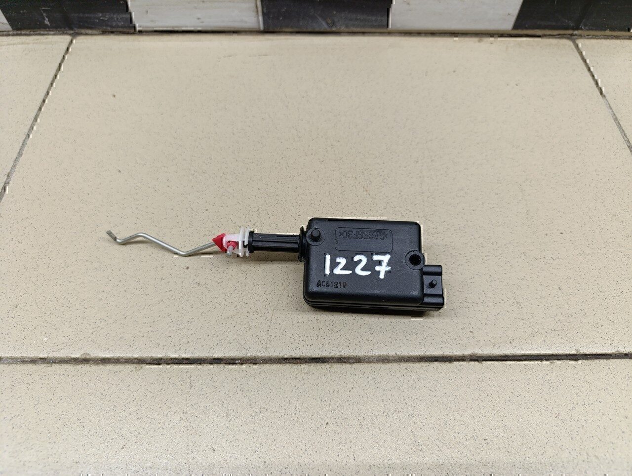 Активатор замка багажника RENAULT Duster 2012>