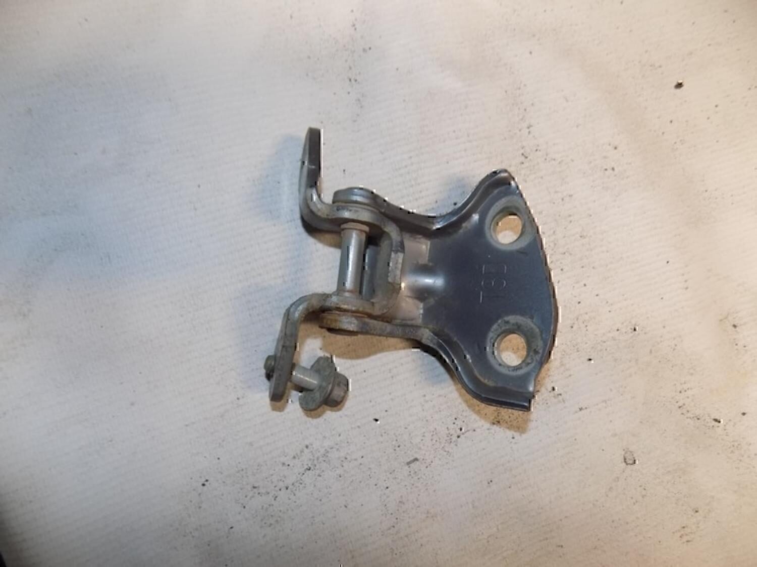 Петля двери задней правой нижняя Chevrolet Lanos 2004-2010