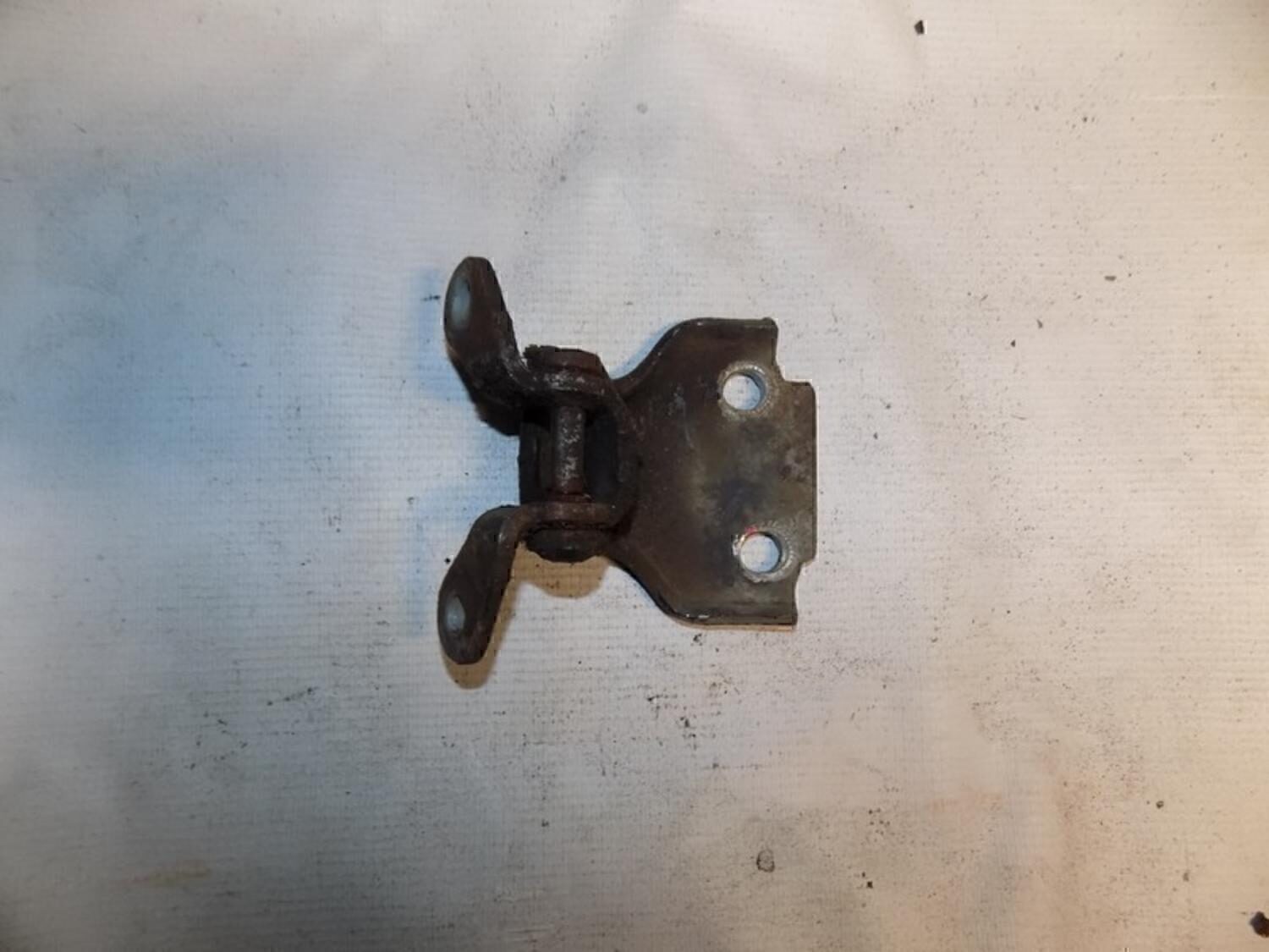 Петля двери передней левой нижняя Chevrolet Lanos 2004-2010