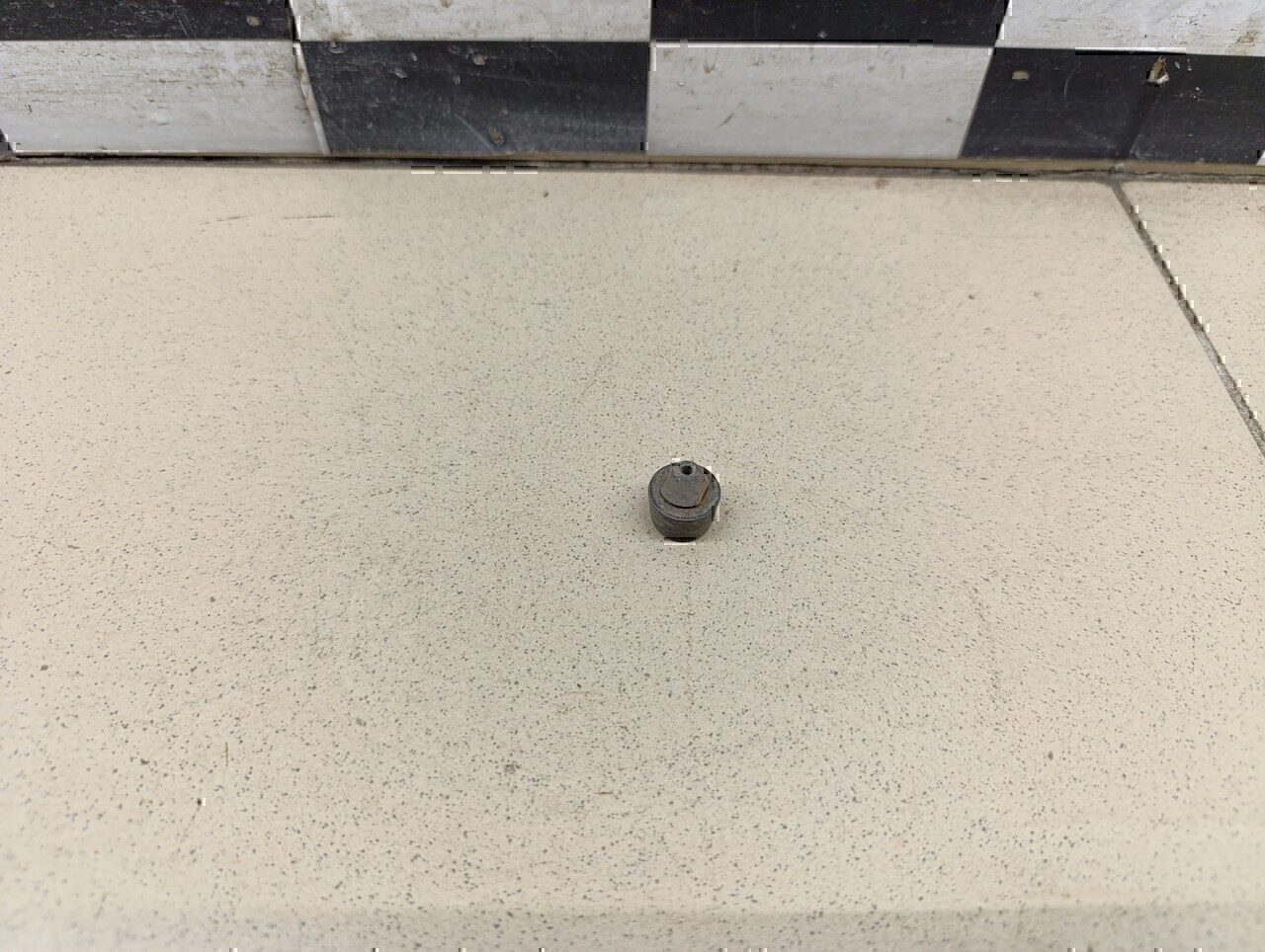 Отбойник капота Chevrolet Aveo (T200) 2003-2008