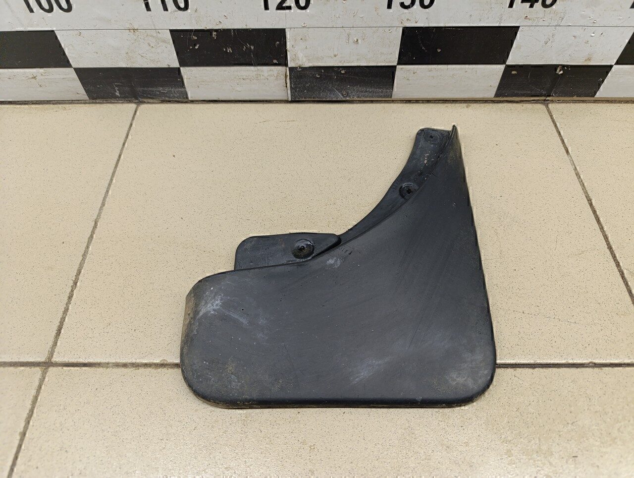 Брызговик задний правый RENAULT Sandero 2014>