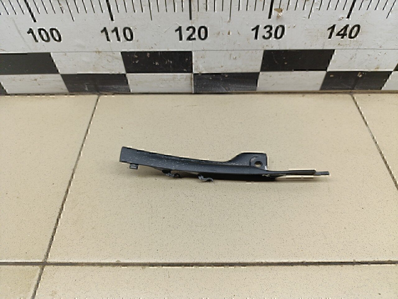 Накладка лобового стекла правая RENAULT Sandero 2014>