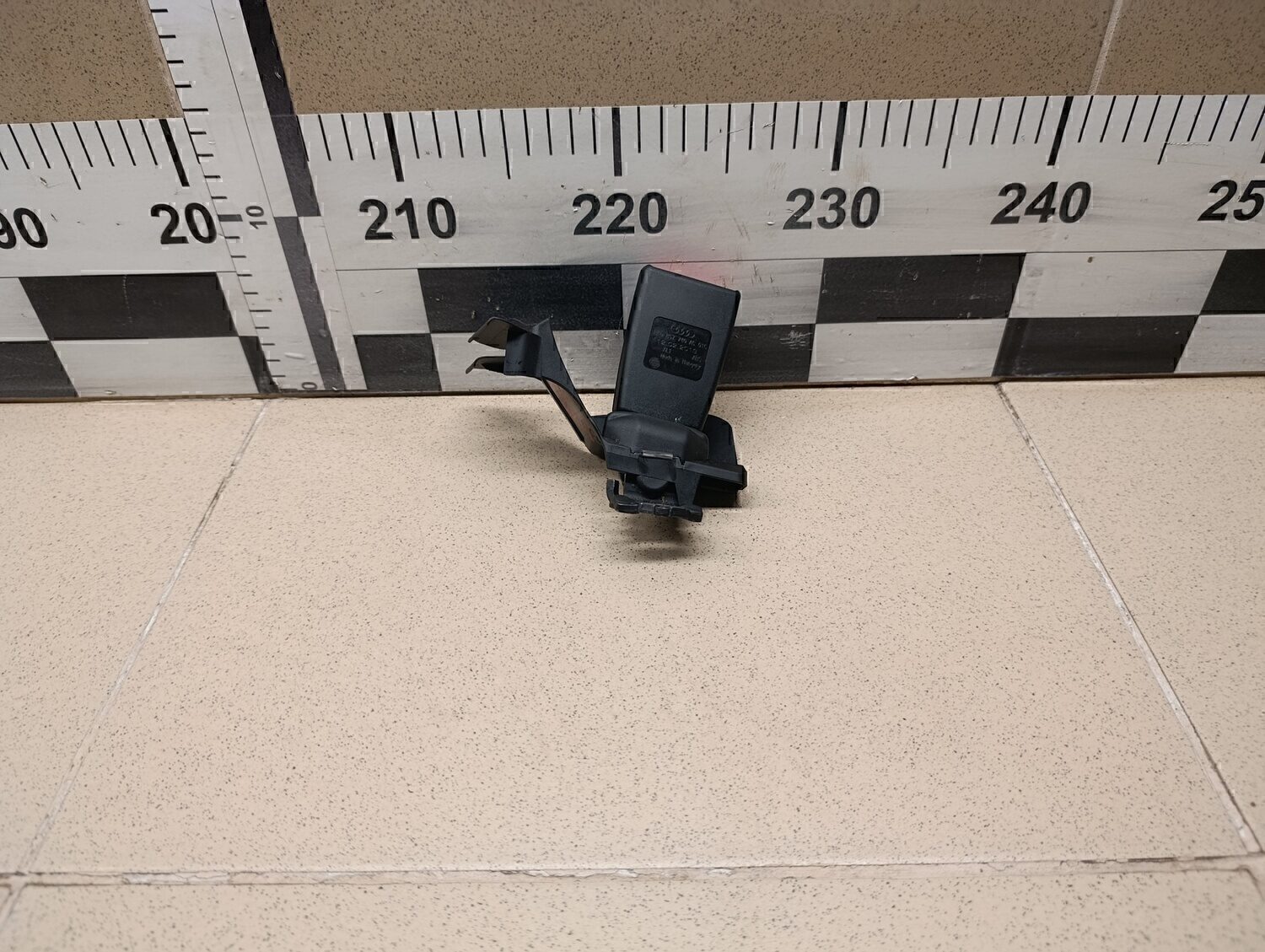 Ответная часть ремня безопасности Audi A4 [B8] 2007-2015