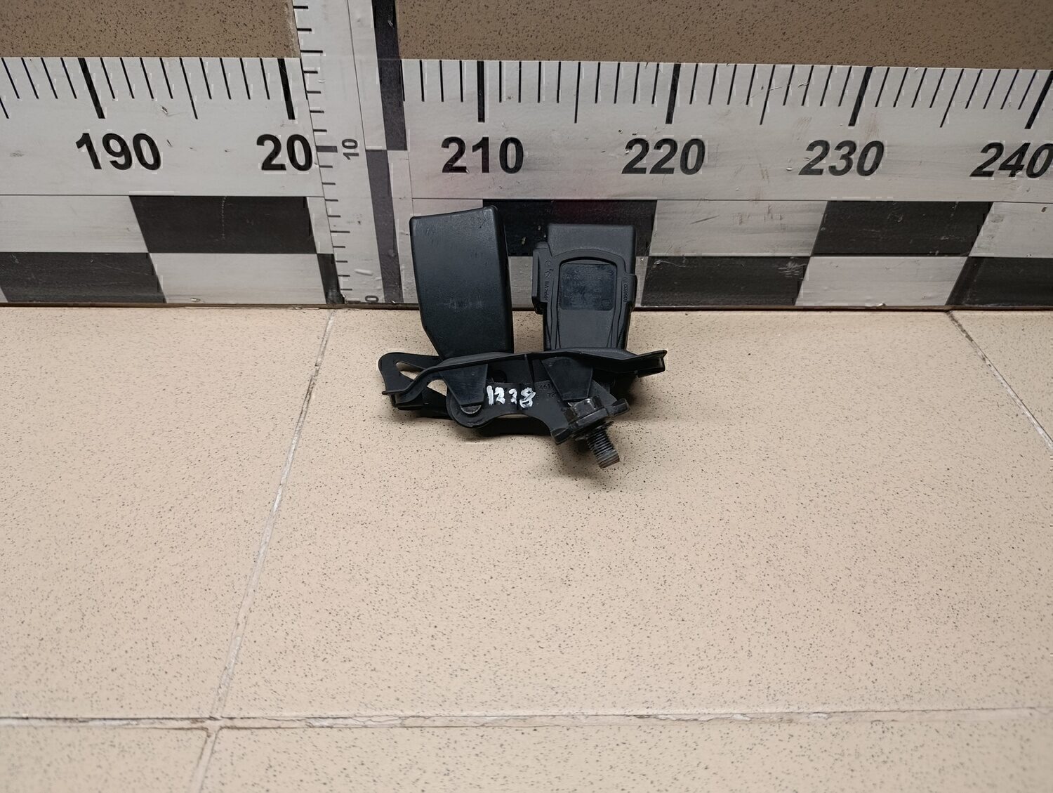 Ответная часть ремня безопасности Audi A4 [B8] 2007-2015