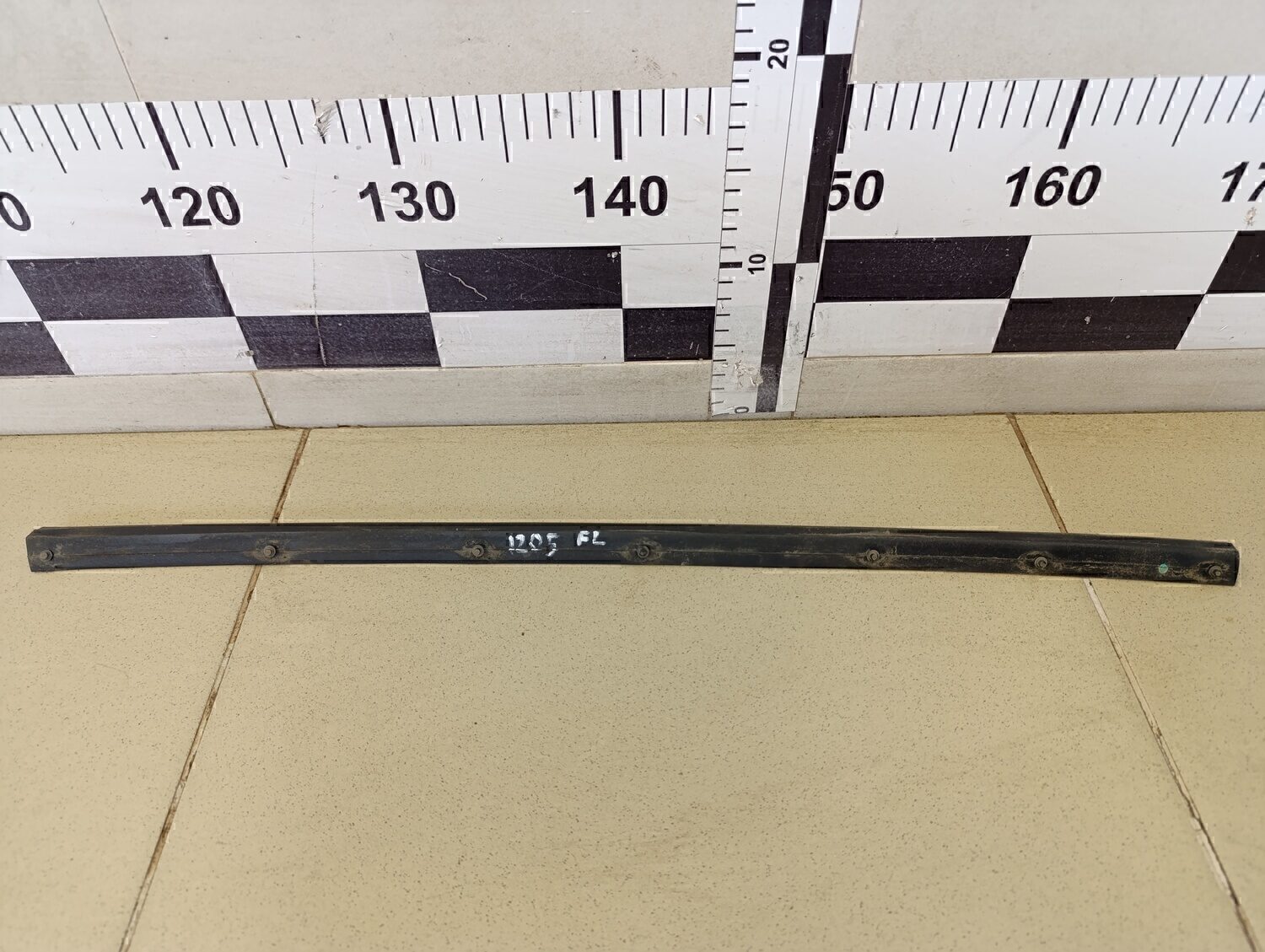 Уплотнитель двери MITSUBISHI Lancer (CS/Classic) 2003-2006