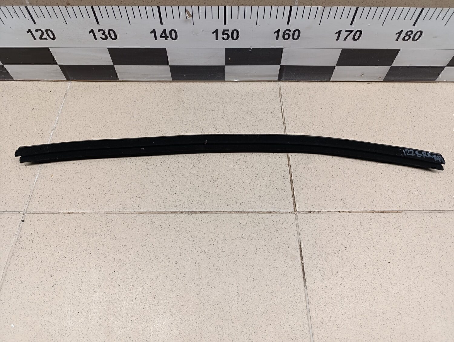 Уплотнитель (внутри) Audi A4 [B8] 2007-2015