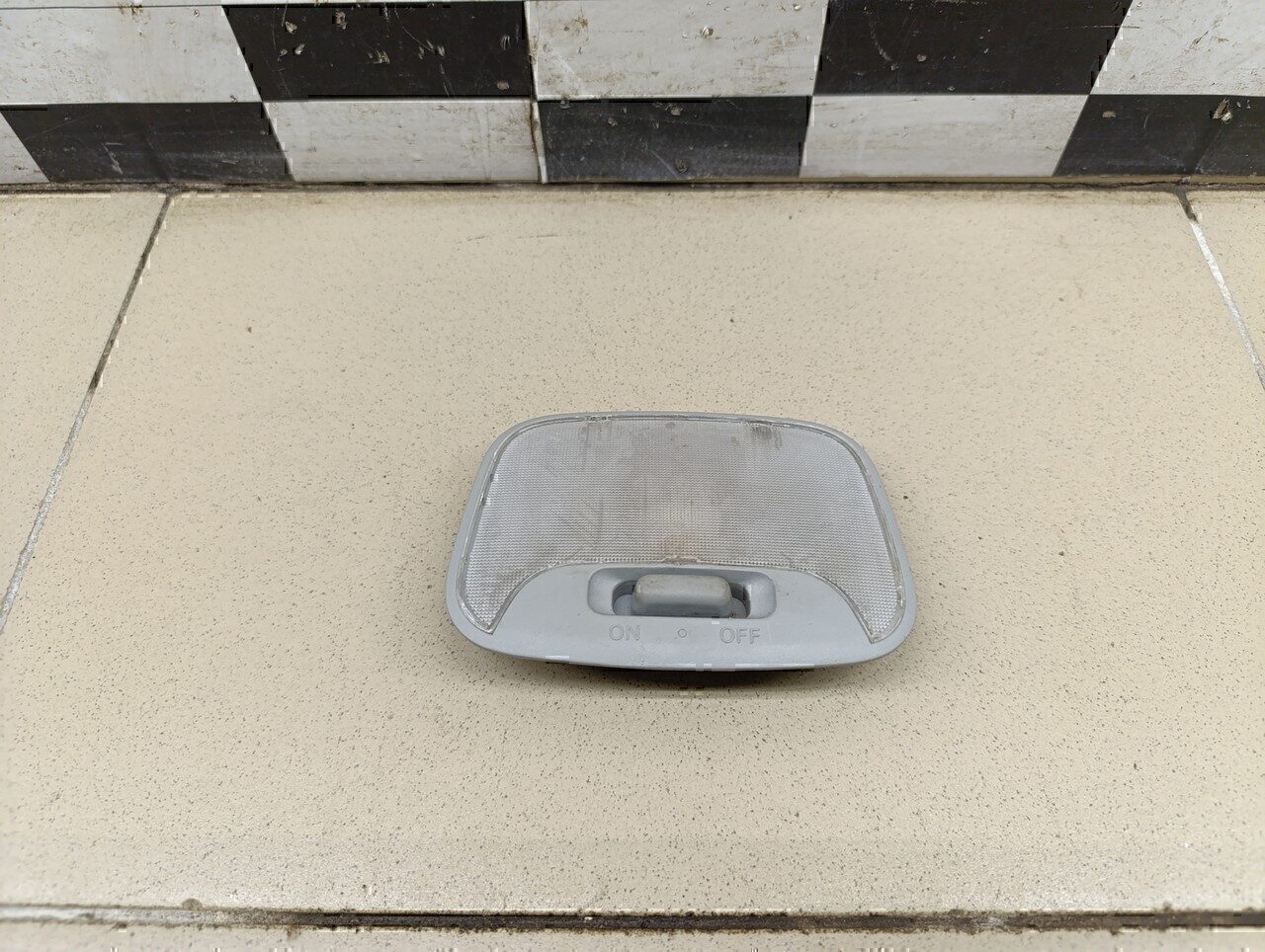 Плафон салонный MITSUBISHI Lancer (CS/Classic) 2003-2006