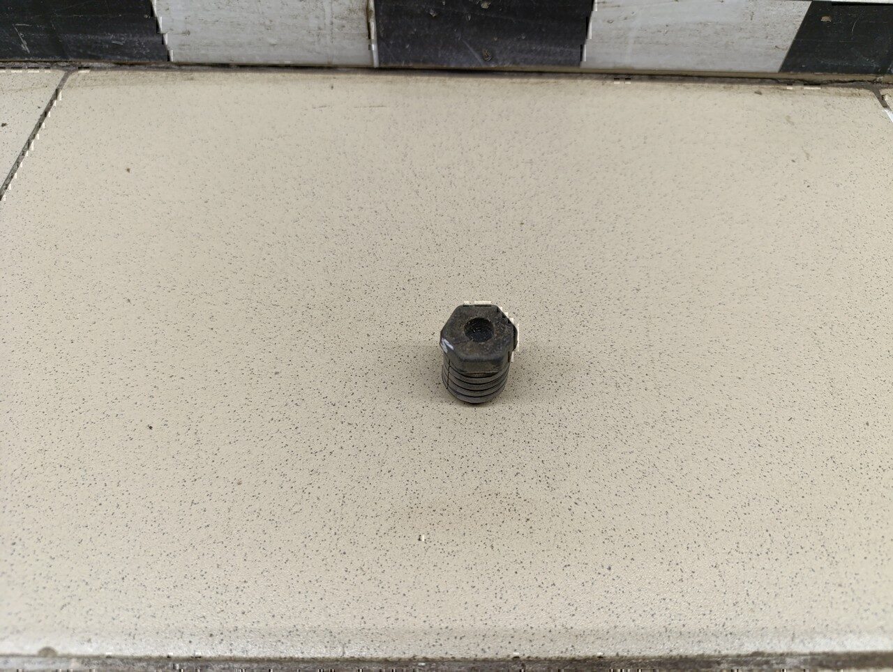 Отбойник крышки багажника MITSUBISHI Lancer (CS/Classic) 2003-2006