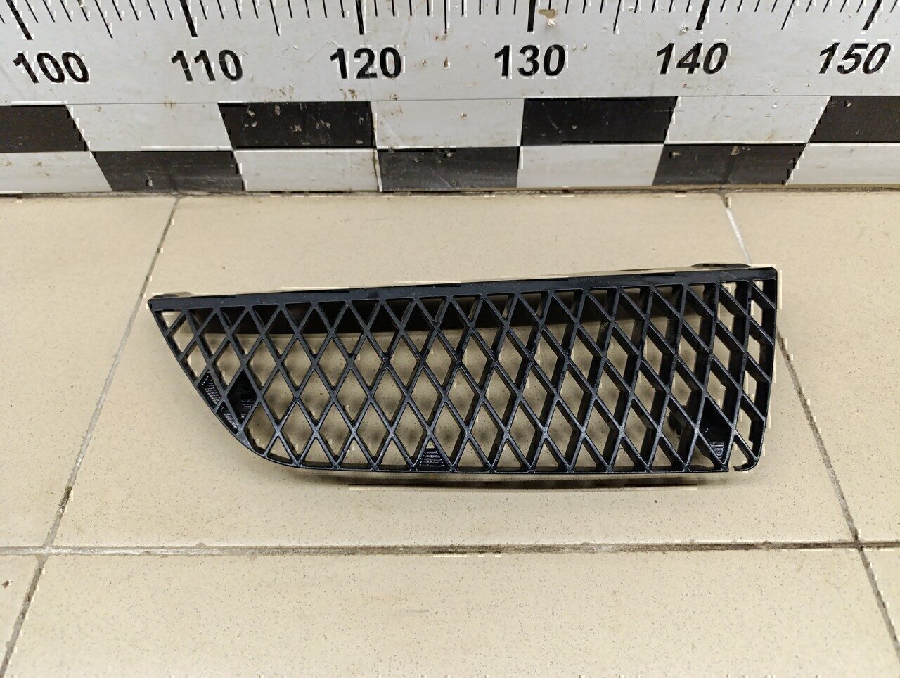 Решетка радиатора правая MITSUBISHI Lancer (CS/Classic) 2003-2006