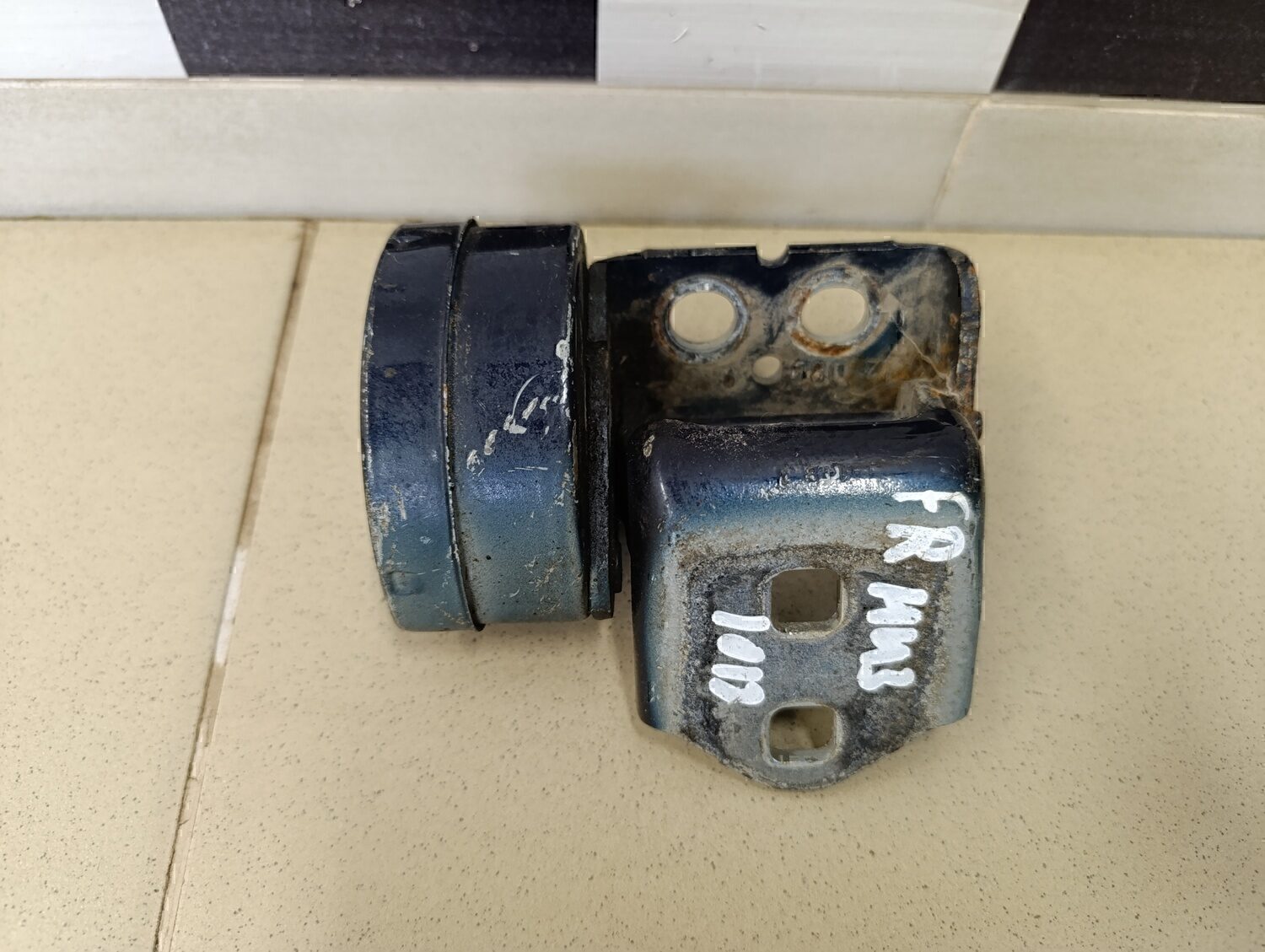 Петля двери передней правой нижняя RENAULT Megane II 2002-2009