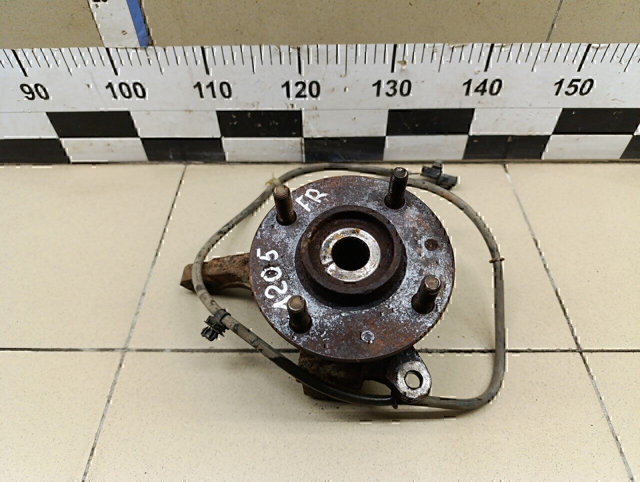 Кулак поворотный передний правый MITSUBISHI Lancer (CS/Classic) 2003-2006