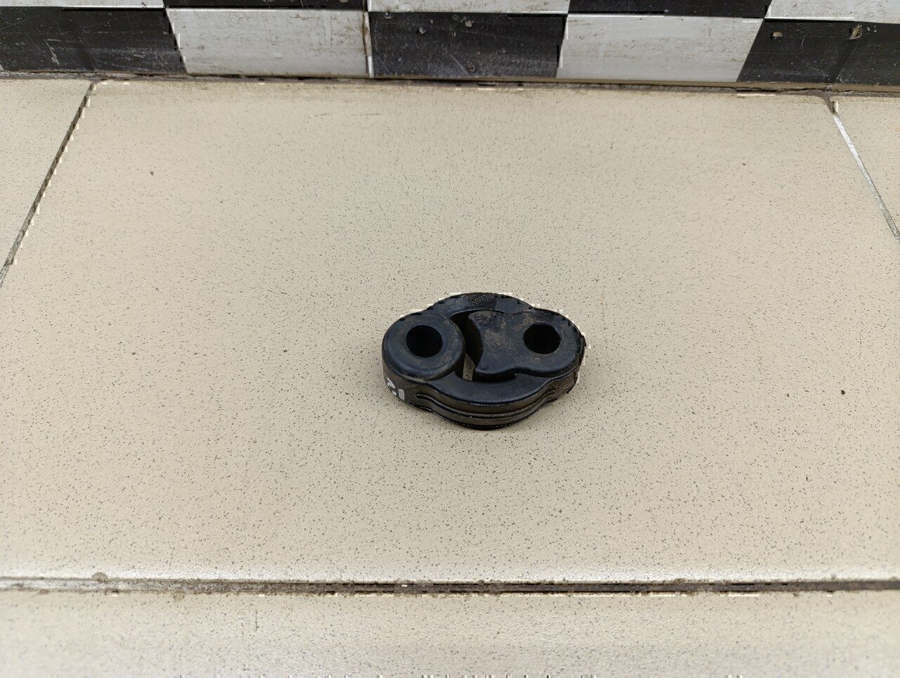 Резинка подвеса глушителя MITSUBISHI Lancer (CS/Classic) 2003-2006