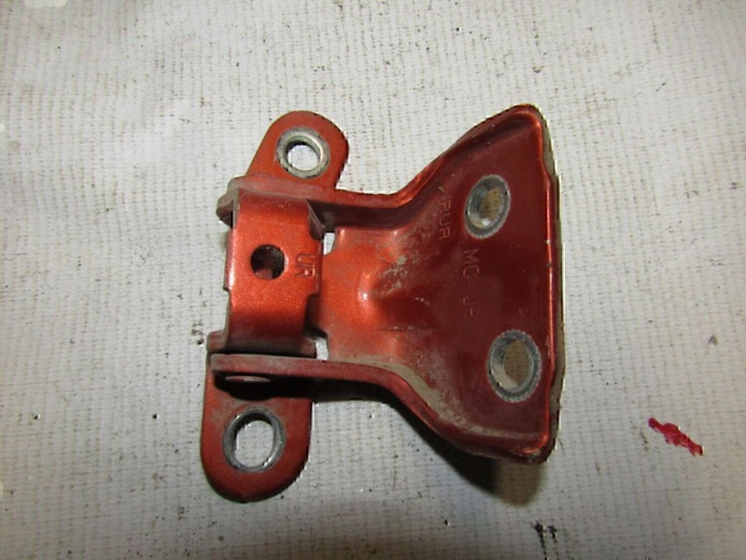 Петля двери задней правой верхняя — фото 2