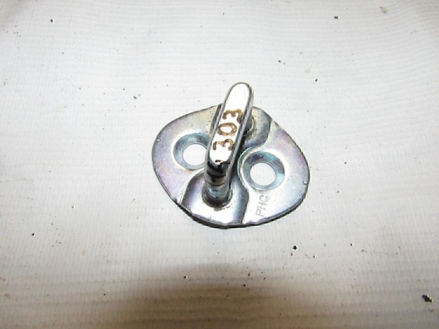 Ответная часть замка двери HYUNDAI Ceed 2007- 2012