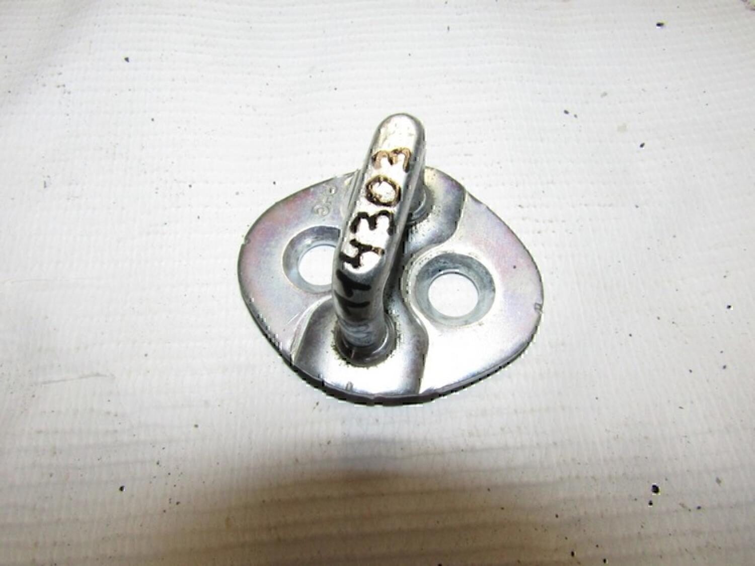 Ответная часть замка двери HYUNDAI Ceed 2007- 2012