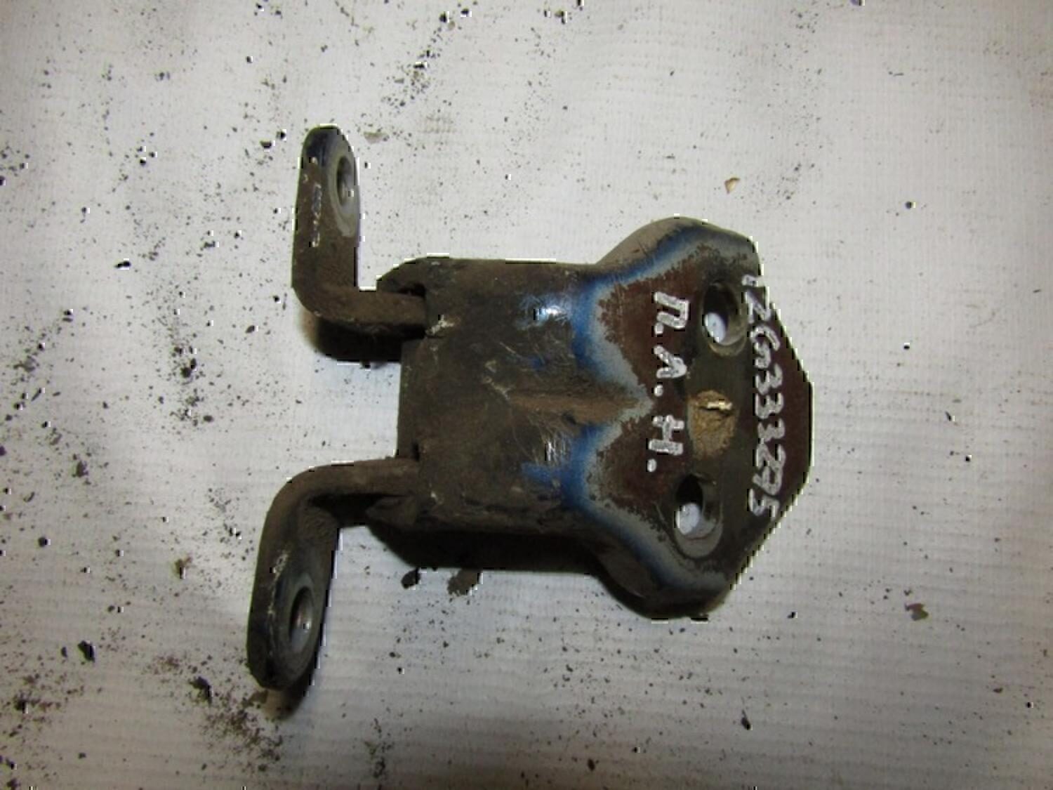 Петля двери передней левой нижняя ZX Grand Tiger 2007>